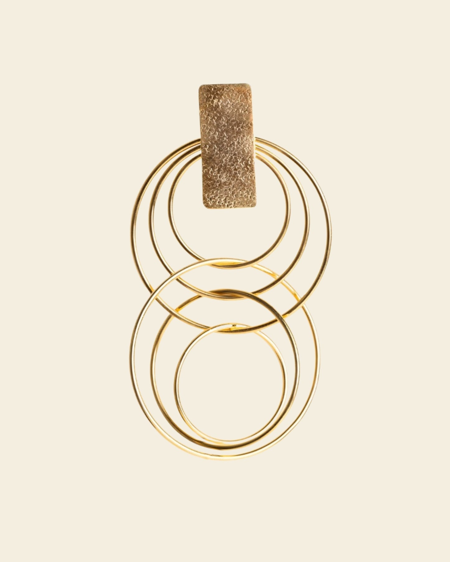 Handcrafted bronze accessory with 24K gold plating

Inspired by ancient jewelry showcased at the Bogotá Museum of Gold. A timeless piece that connects past and present.

Show your style with Zipa and tag us @bokdi.eu!